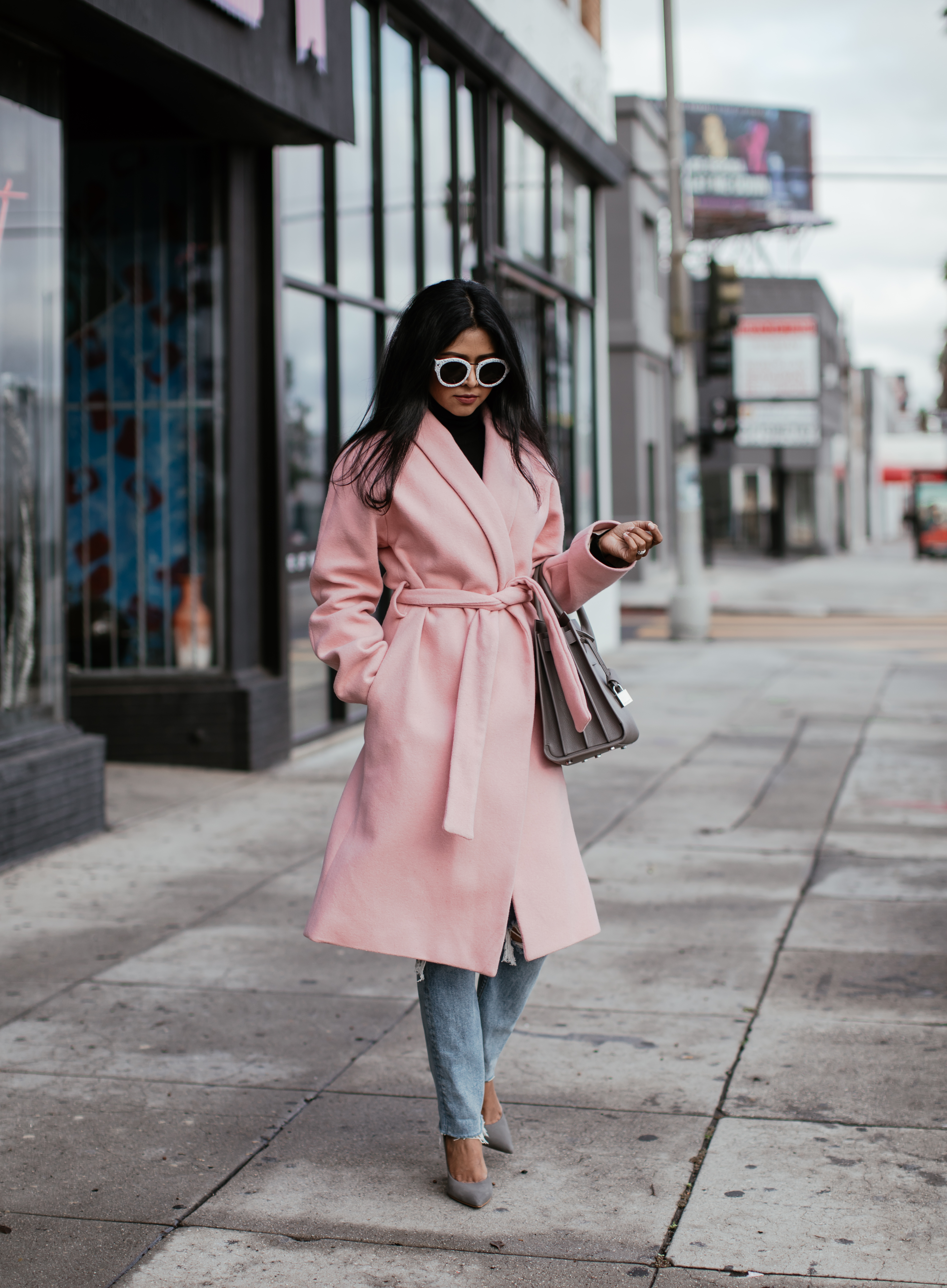 Какую верхнюю одежду носить весной. Розовое пальто. Стильные розовые пальто. Стильное розовое пальто женское. Розовое пальто на весну.